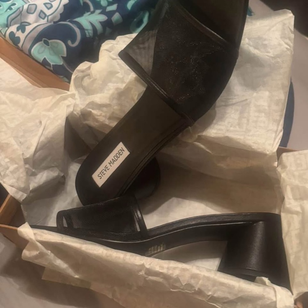 Steve Madden Black Heels Sleek Suede Design